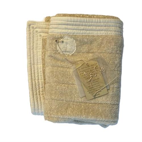 Tappeto in spugna con bordo in misto lino e mezze perle Arte Pura