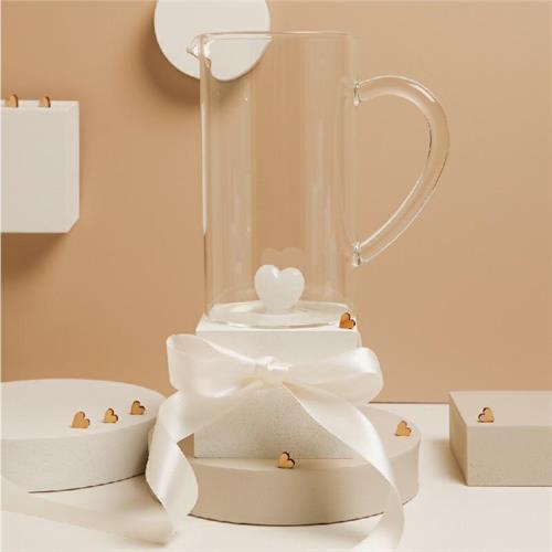 Caraffa in vetro con cuoricino bianco