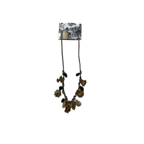 Collana della linea Boho con perline nere