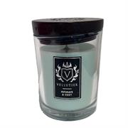 Candela Vellutier Intimate & Cozy