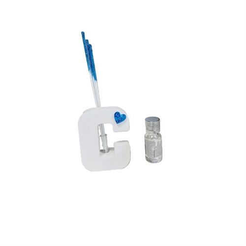 Diffusore in gesso a forma di lettera con applicazione cuore azzurro